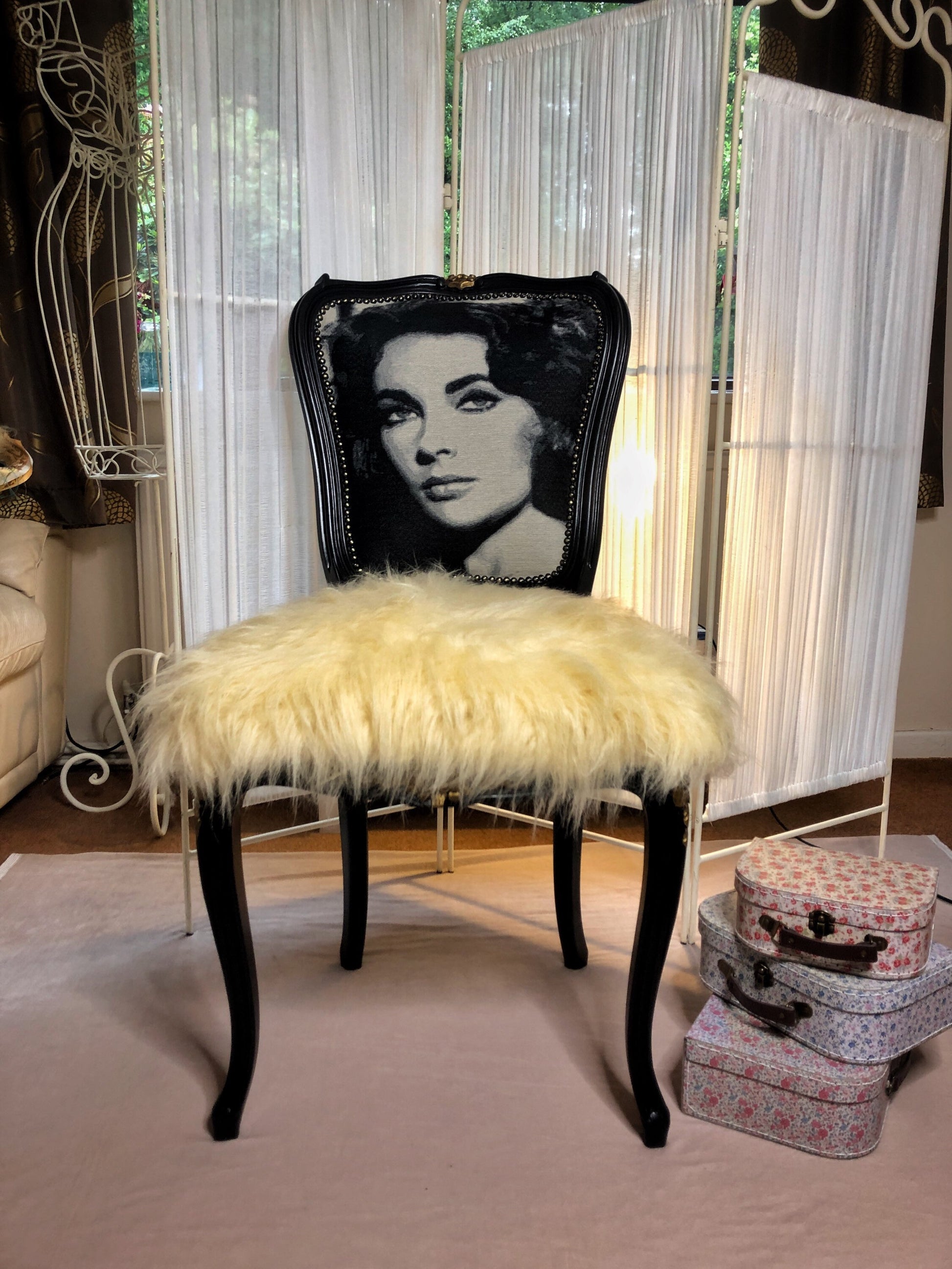 Elizabeth Taylor Vintage Chair. Black&White.