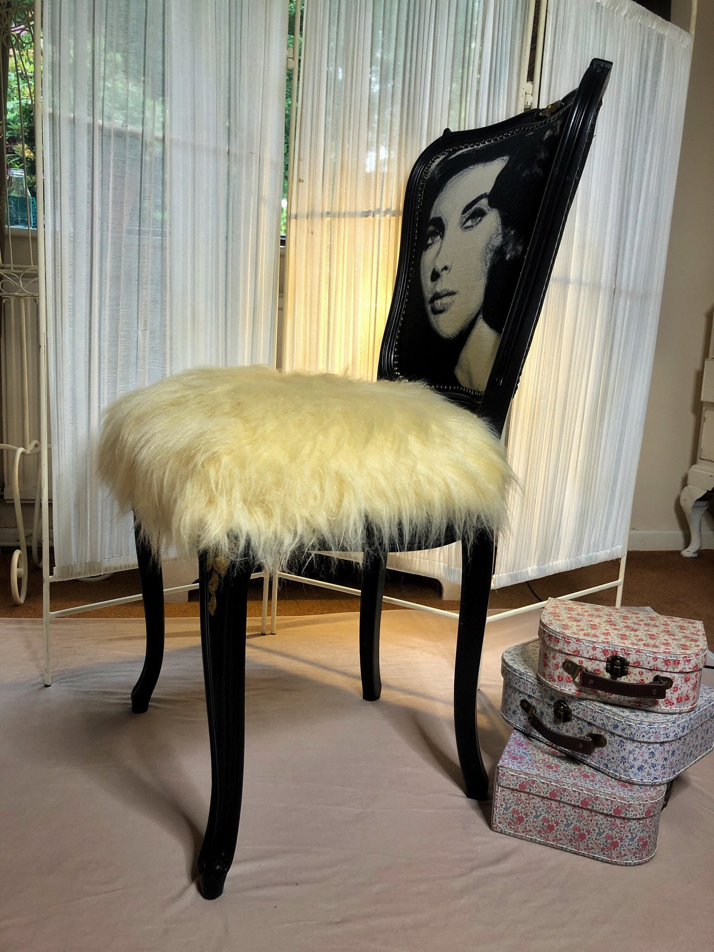 Elizabeth Taylor Vintage Chair. Black&White.