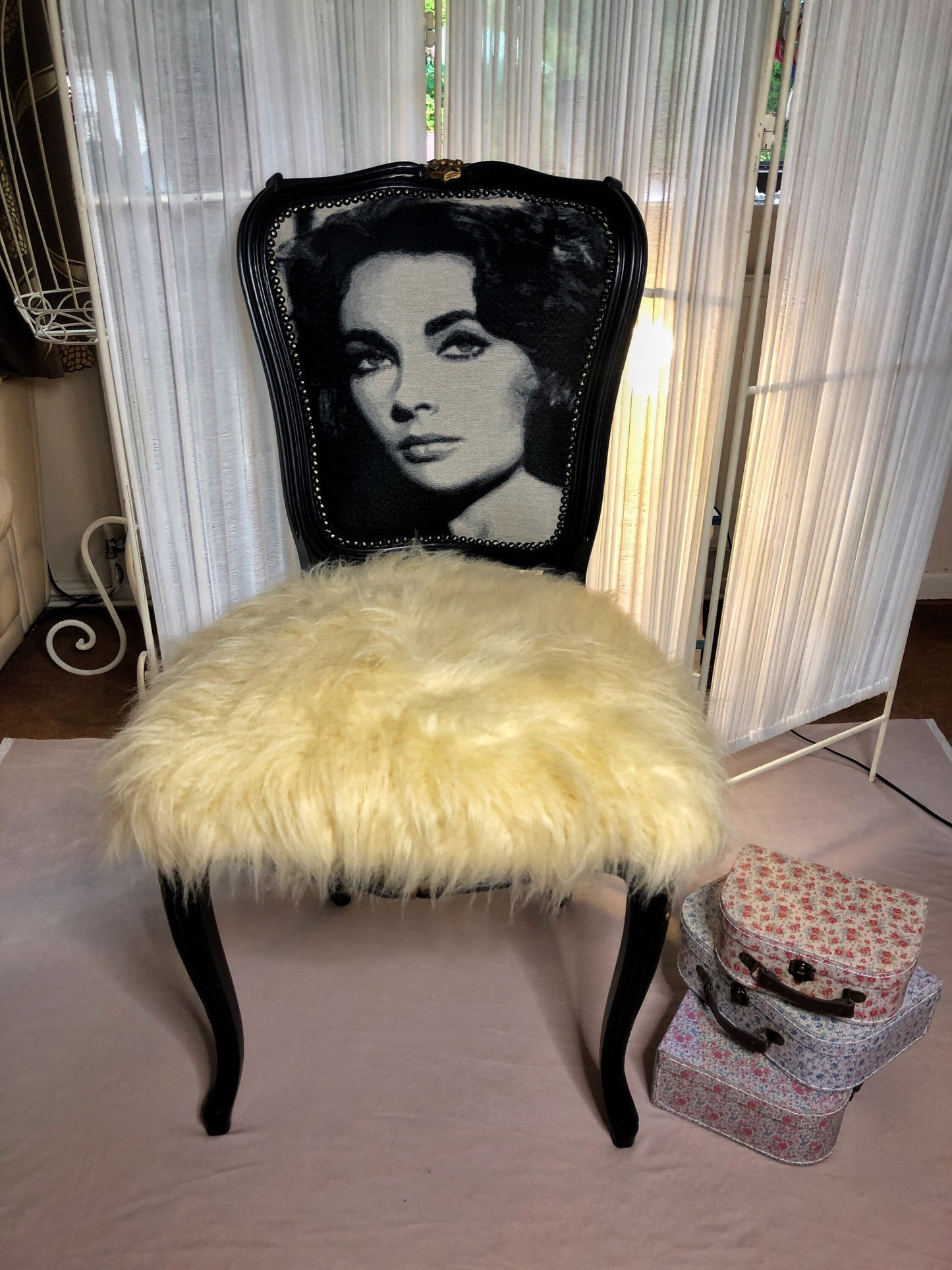 Elizabeth Taylor Vintage Chair. Black&White.