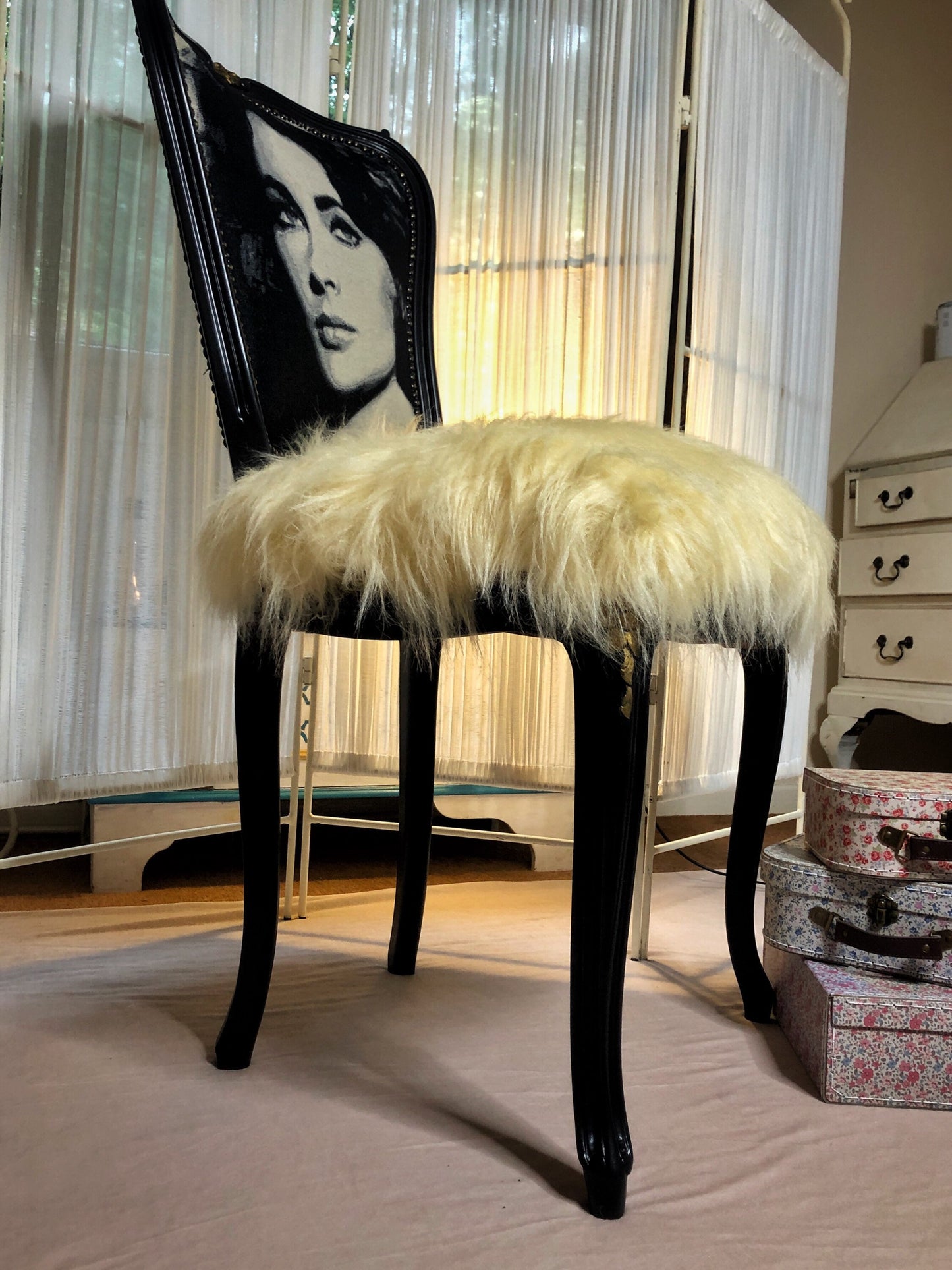 Elizabeth Taylor Vintage Chair. Black&White.