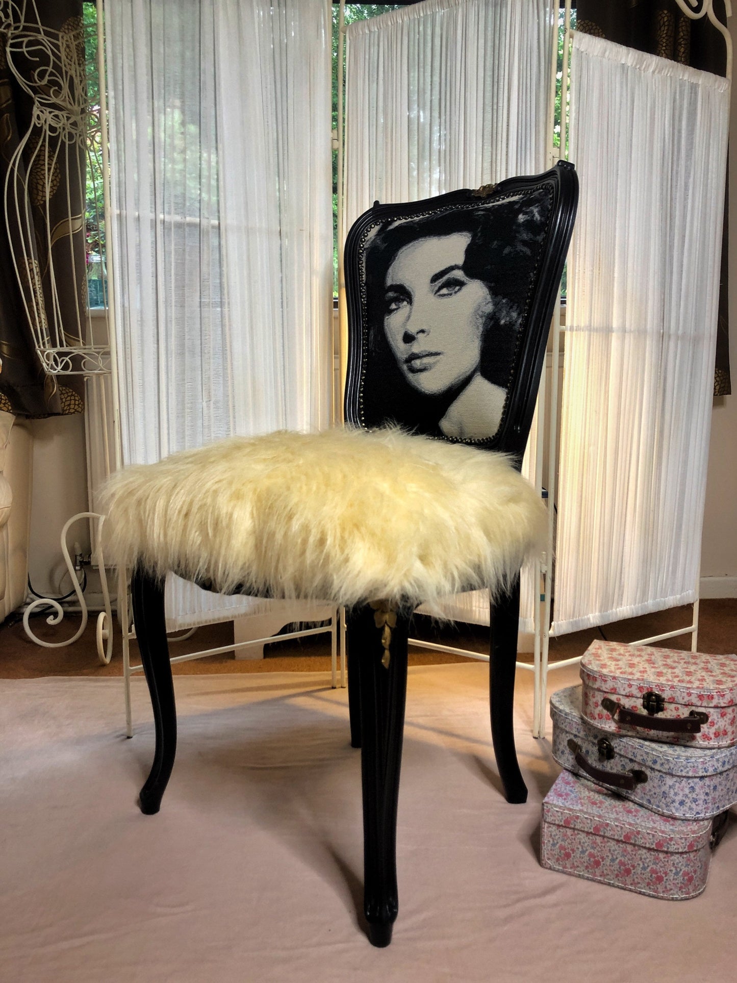 Elizabeth Taylor Vintage Chair. Black&White.