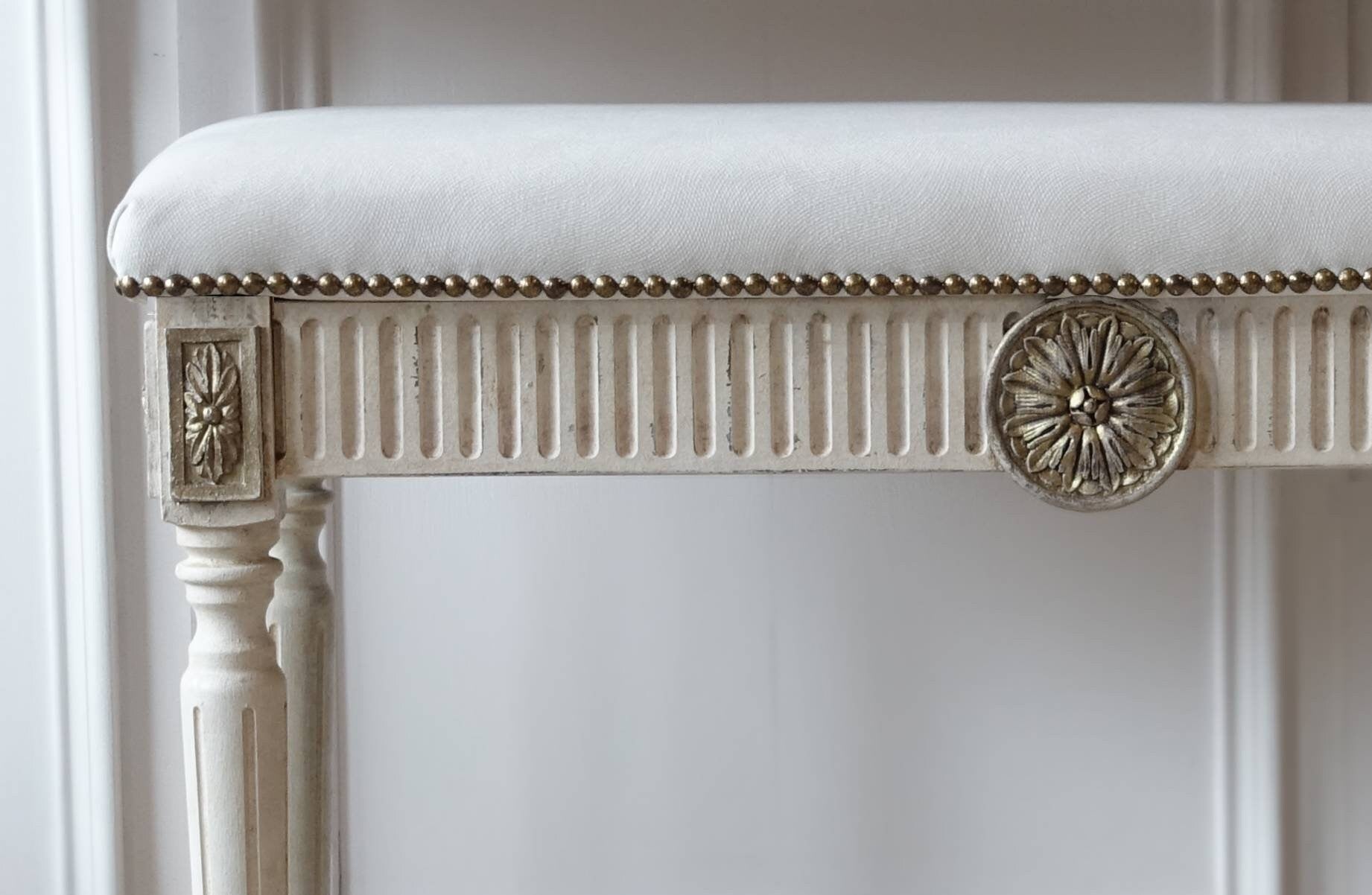 French style carved wooden console table white distress finish, White wooden console, carved console, gold ornaments