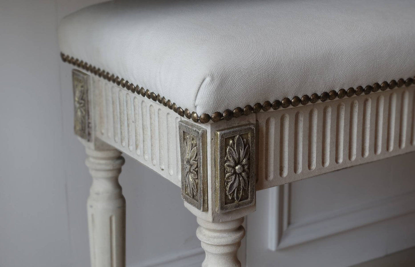 French style carved wooden console table white distress finish, White wooden console, carved console, gold ornaments