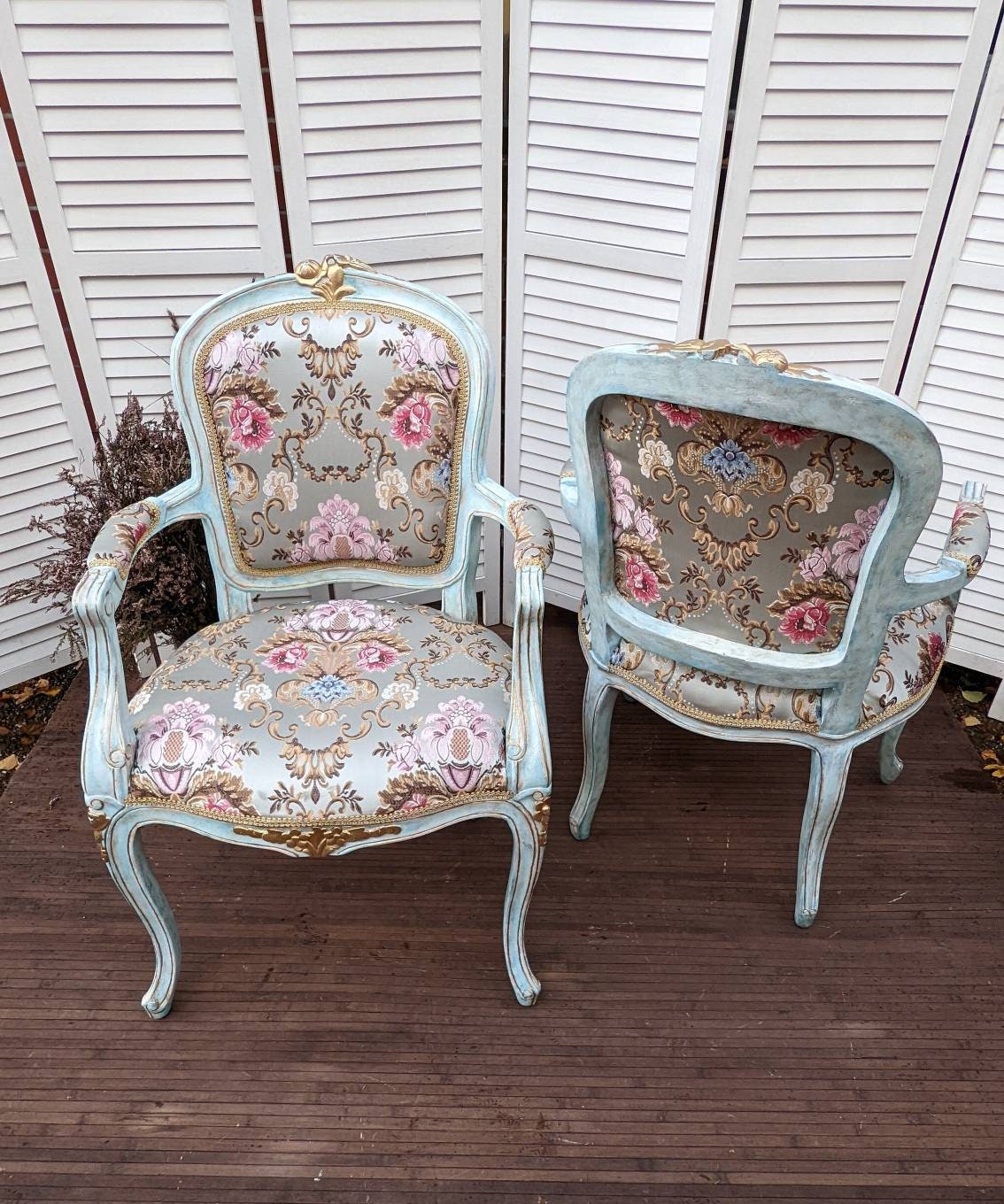 Set of 2 Vintage Chairs. French & Flower. A charming chairs with new upholstery. French style. Vanity, hallway, bedroom and living room.