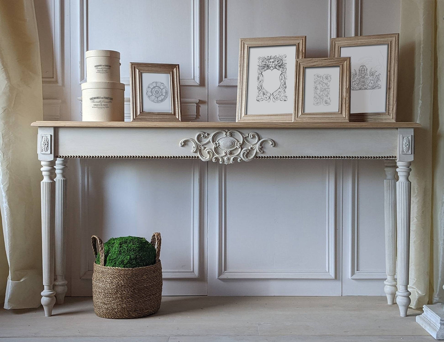 French style carved wooden console table white distress finish, White wooden console, carved console, ornaments