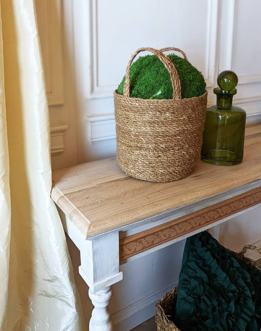 French style carved wooden console table white distress finish, White wooden console, carved console, ornaments