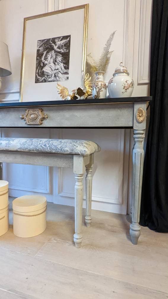 Console table French, Vintage style, wooden console table, wooden console, carved console, gold ornaments. Grey shabby chic