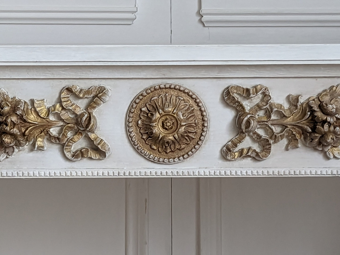 French style carved wooden console table distress finish, wooden console, carved console, ornaments, off white