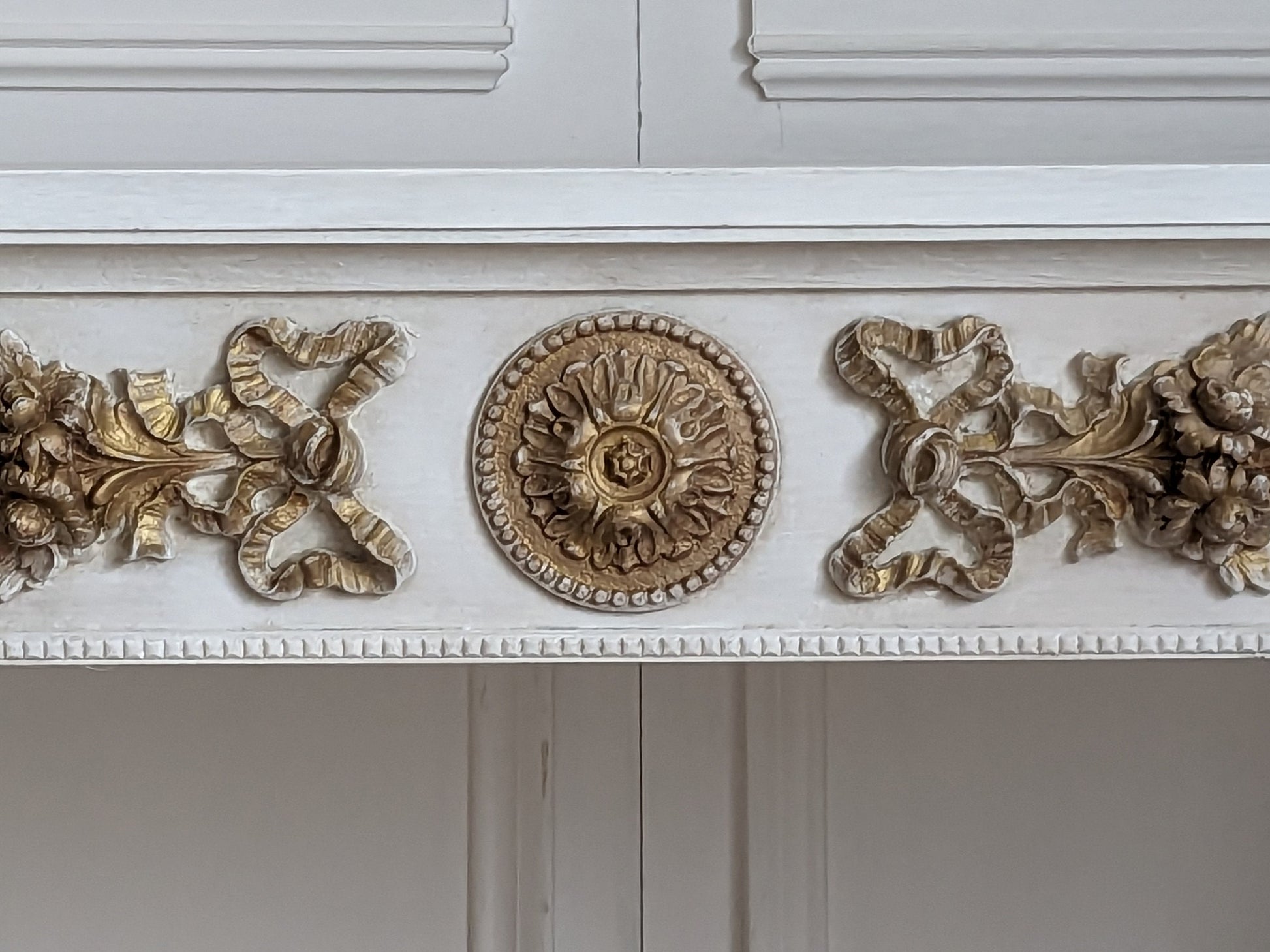 French style carved wooden console table distress finish, wooden console, carved console, ornaments, off white