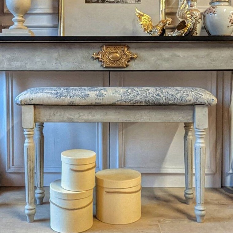 Console table French, Vintage style, wooden console table, wooden console, carved console, gold ornaments. Grey shabby chic