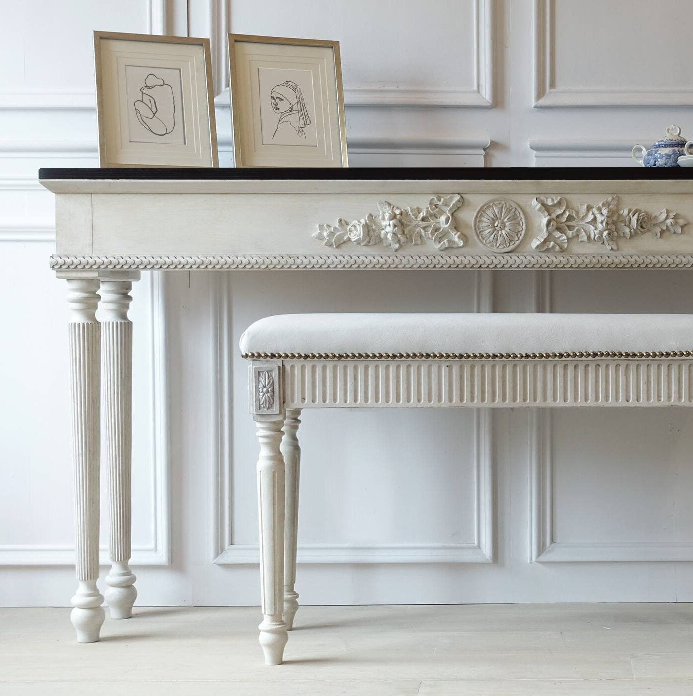 French style handcarved wooden console table white distress finish, White wooden console, carved console, gold ornaments